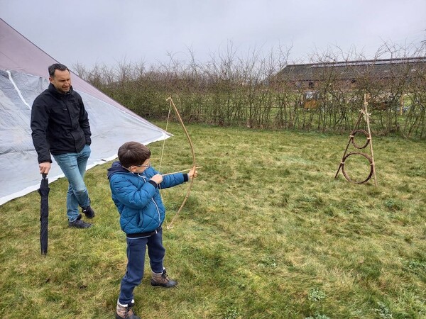 Pijl en boog maken en schieten